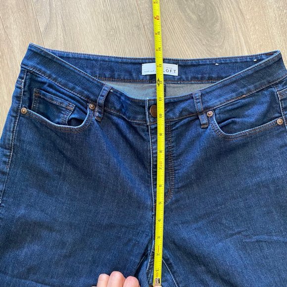 LOFT "Curvy Skinny" Jeans in Dark Blue Wash - Picture 2 of 11